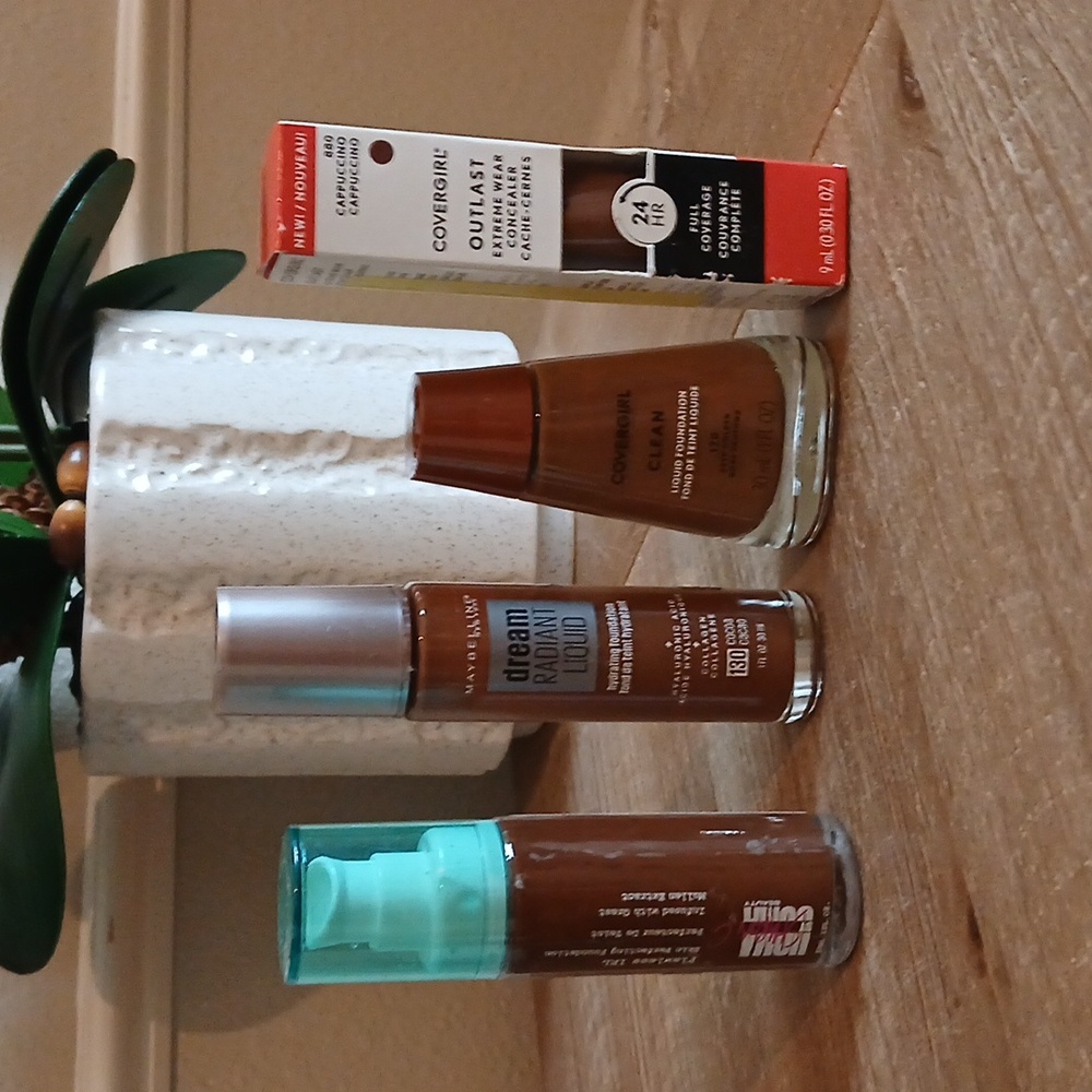 New Uoma, Covergirl, Maybelline Bundle Of 3 Foundation And Concealer Makeup - Picture 9 of 16
